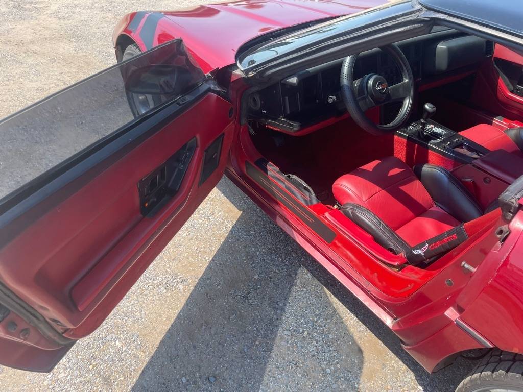 Chevrolet-corvette-1986-red-4