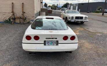 Chevrolet-corvette-1986-white-1