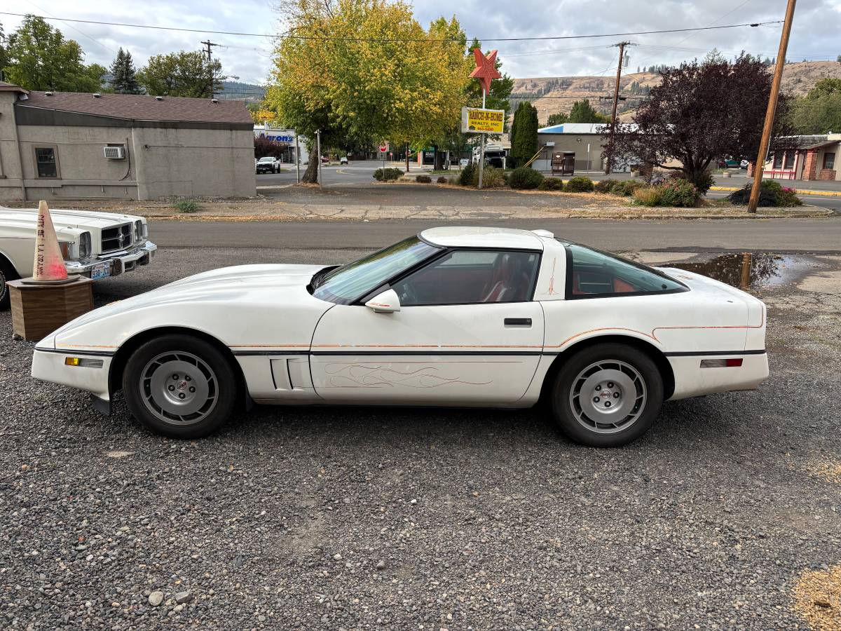 Chevrolet-corvette-1986-white-2