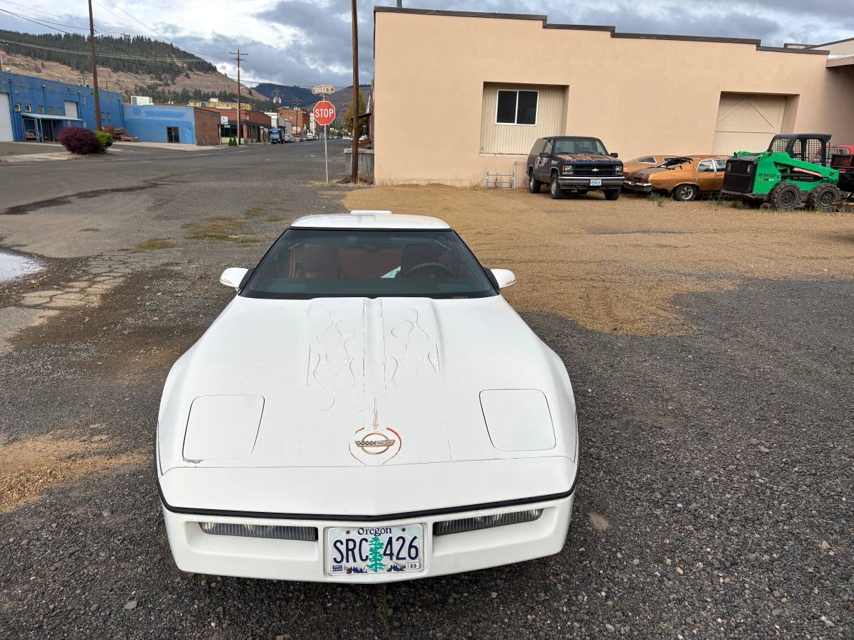 Chevrolet-corvette-1986-white