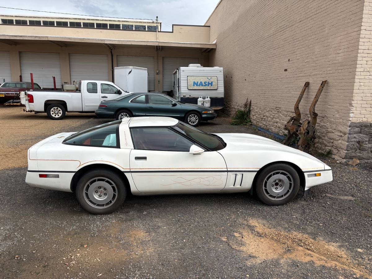 Chevrolet-corvette-1986-white-3