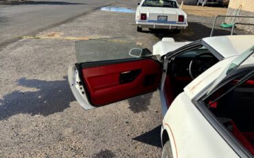 Chevrolet-corvette-1986-white-5