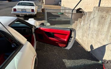 Chevrolet-corvette-1986-white-6