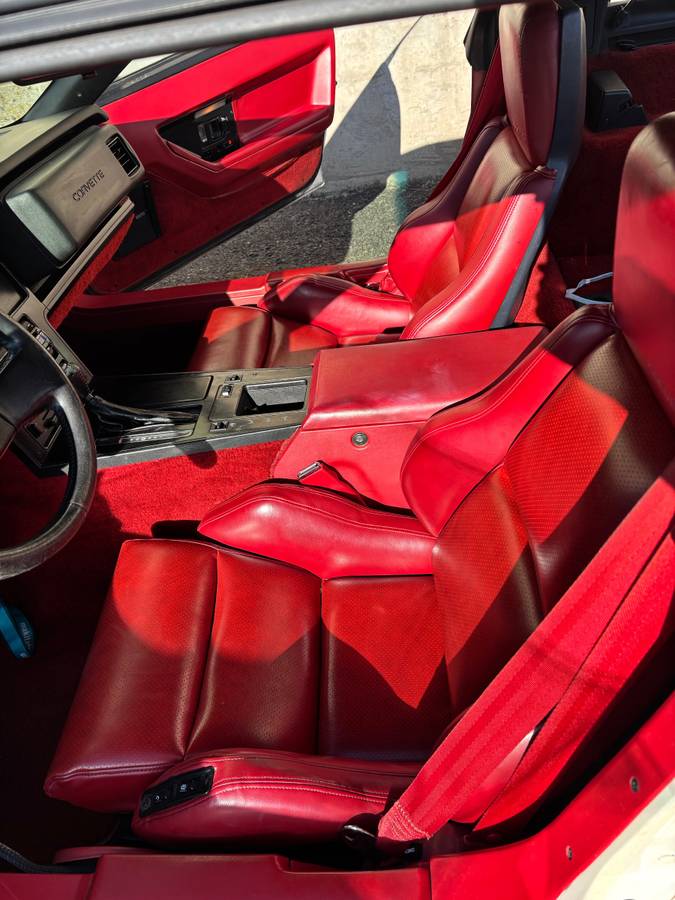 Chevrolet-corvette-1986-white-7