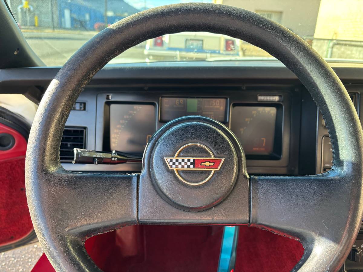 Chevrolet-corvette-1986-white-8