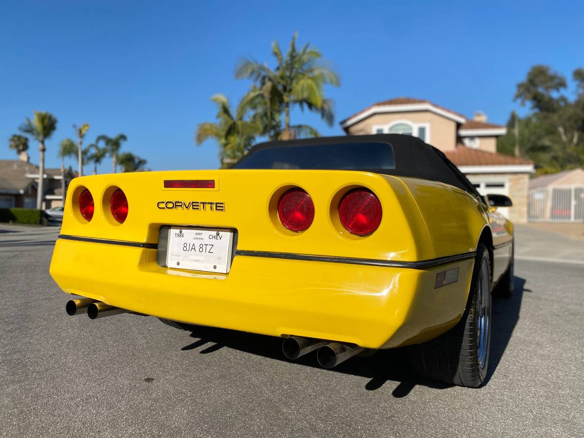 Chevrolet-corvette-1986-yellow-1