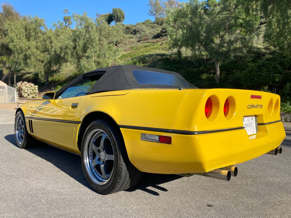 Chevrolet-corvette-1986-yellow-2