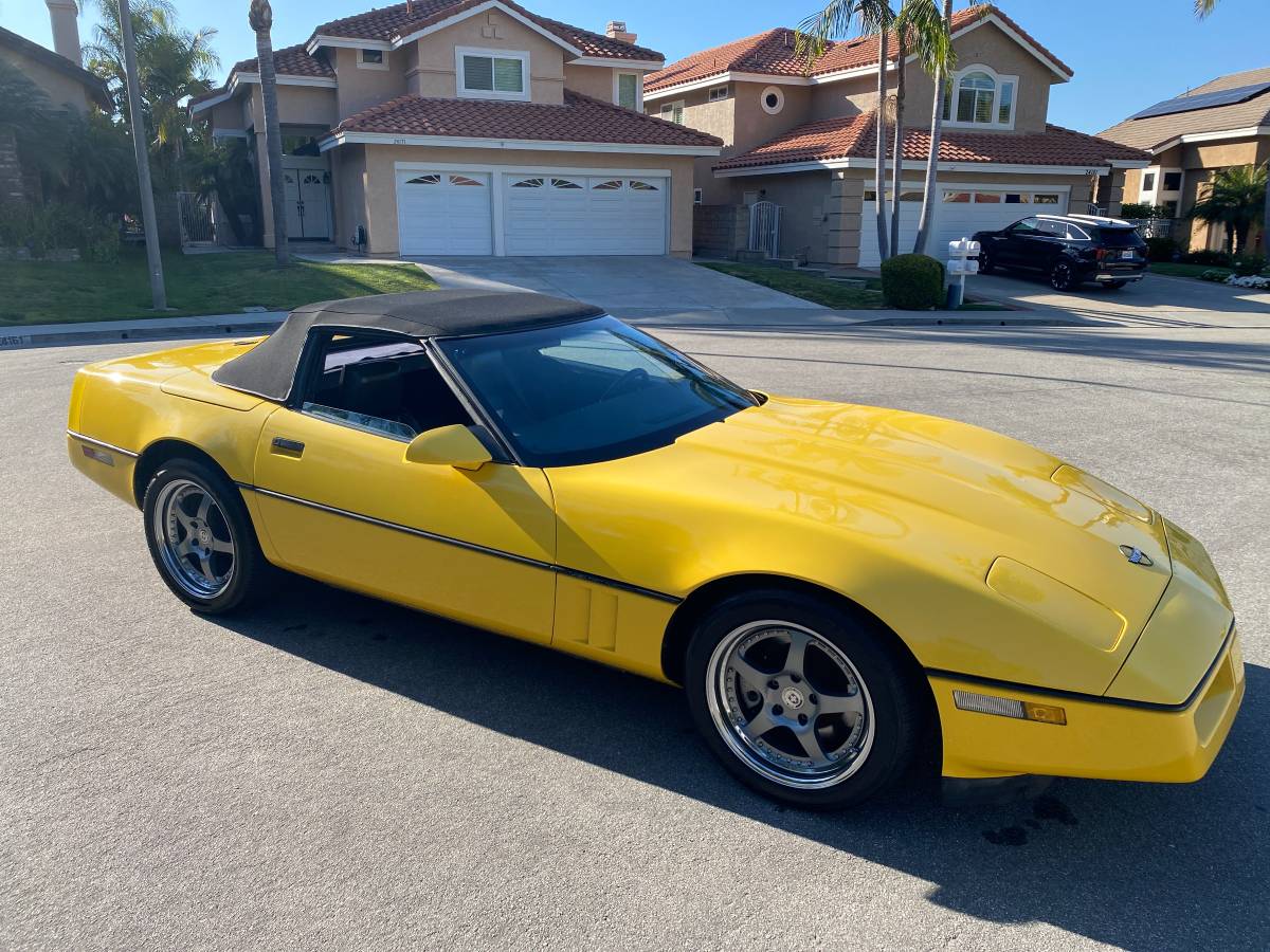 Chevrolet-corvette-1986-yellow-3