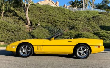 Chevrolet-corvette-1986-yellow