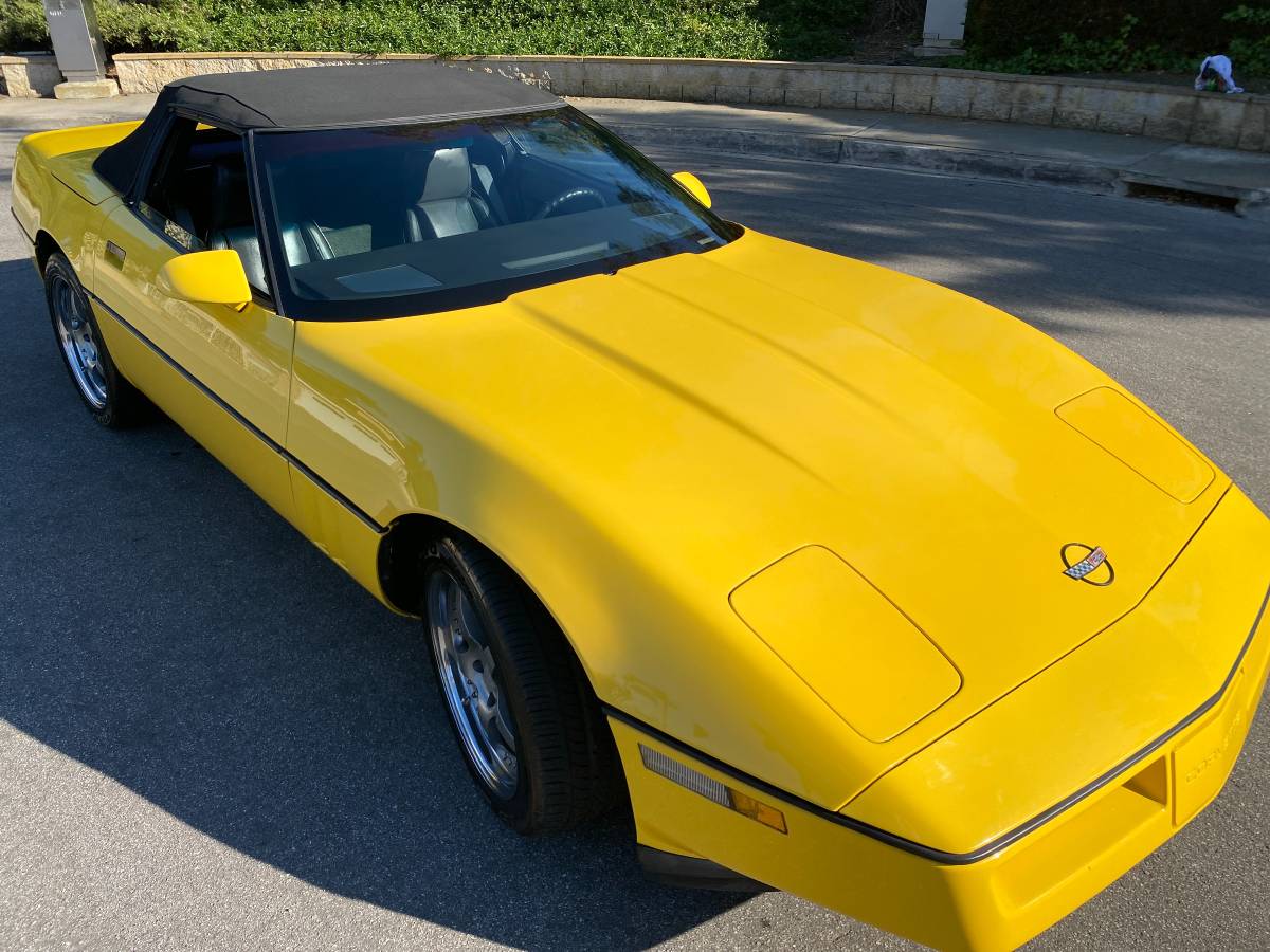 Chevrolet-corvette-1986-yellow-5