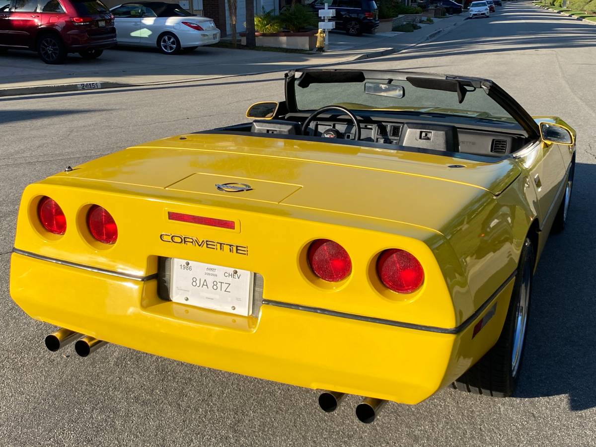 Chevrolet-corvette-1986-yellow-6