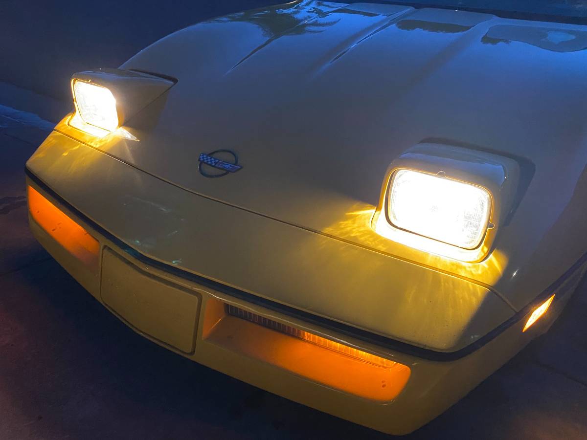Chevrolet-corvette-1986-yellow-9