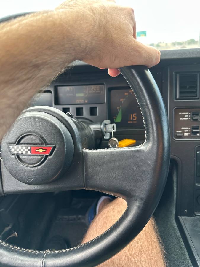 Chevrolet-corvette-1987-silver-3