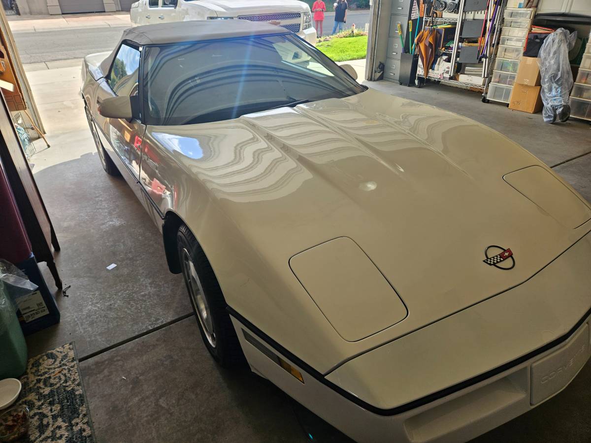 Chevrolet-corvette-1987-white-1