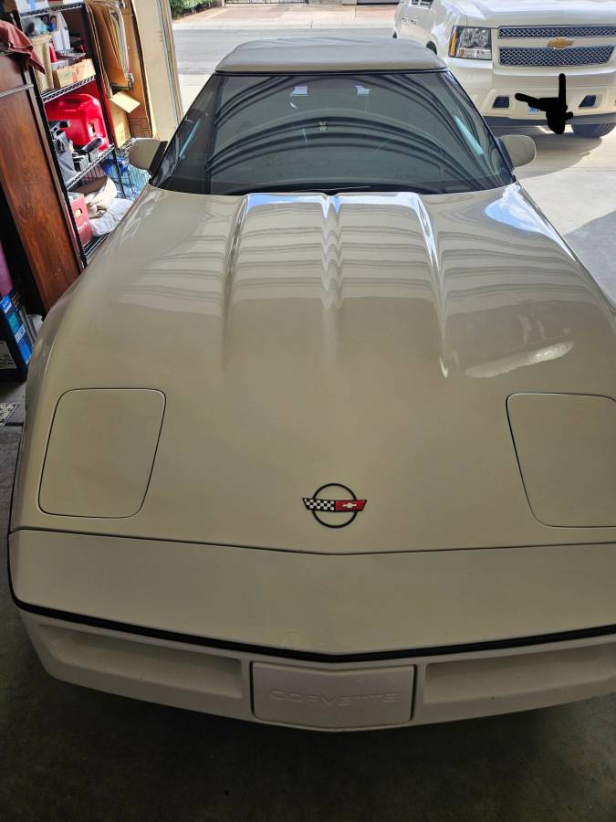 Chevrolet-corvette-1987-white-2