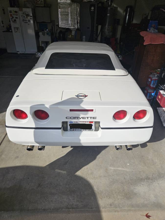 Chevrolet-corvette-1987-white-3