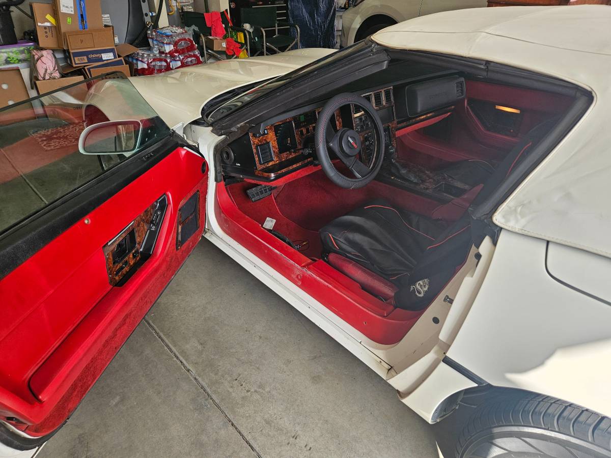 Chevrolet-corvette-1987-white-4