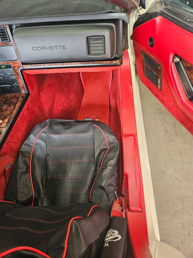 Chevrolet-corvette-1987-white-7