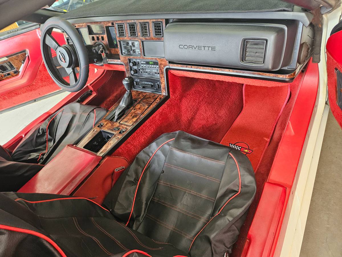 Chevrolet-corvette-1987-white-8
