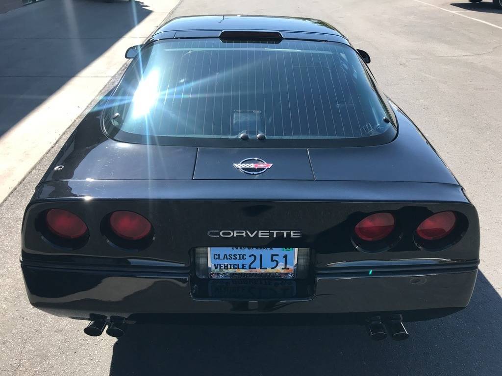 Chevrolet-corvette-1988-black-12