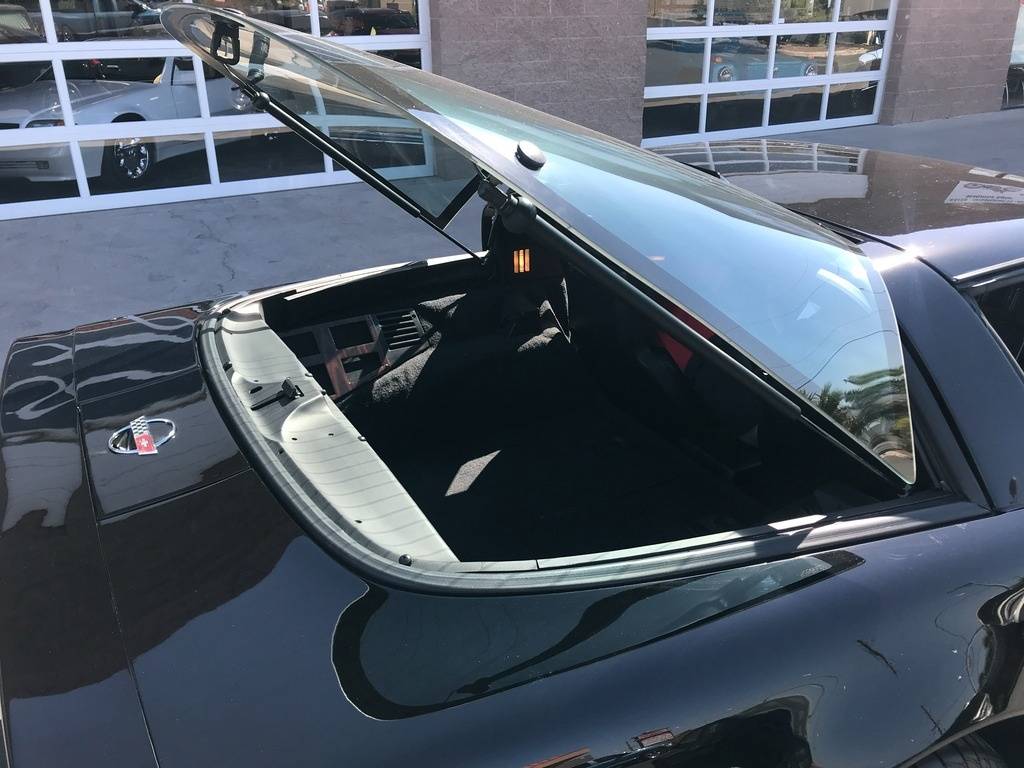 Chevrolet-corvette-1988-black-165