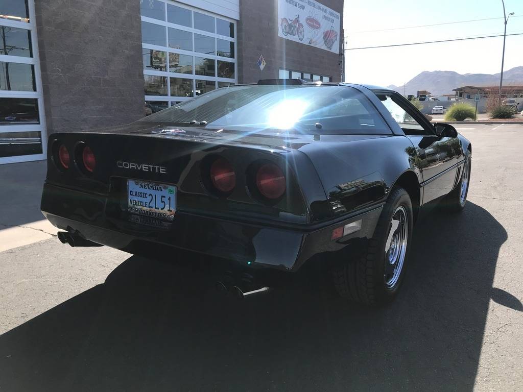 Chevrolet-corvette-1988-black-2