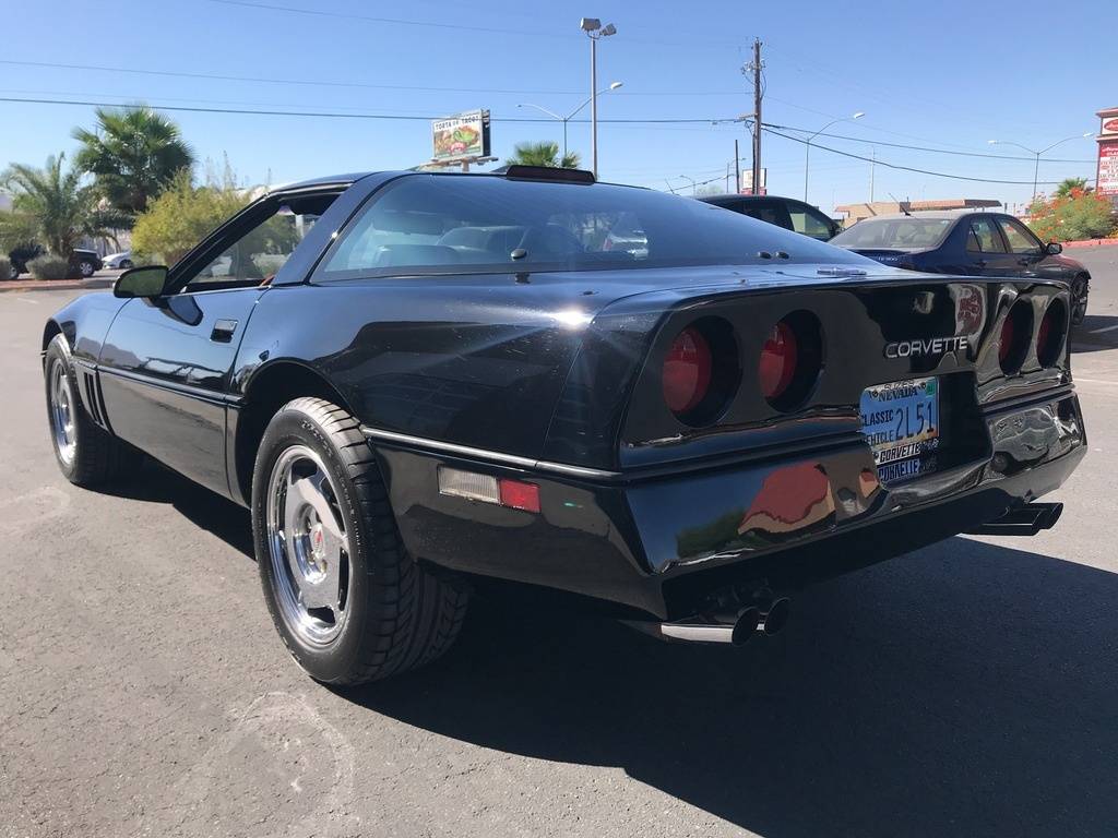 Chevrolet-corvette-1988-black-5