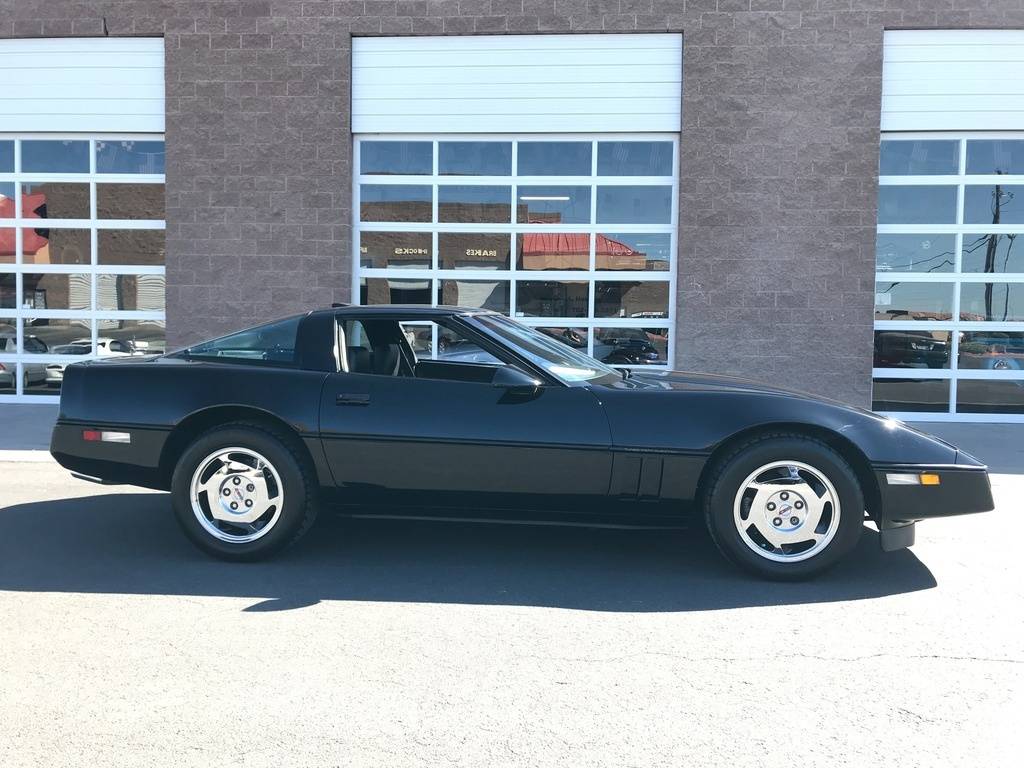 Chevrolet-corvette-1988-black-9