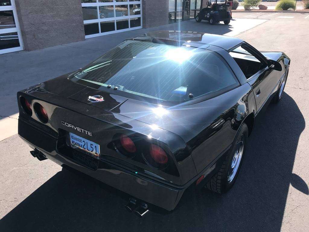 Chevrolet-corvette-1988-black-95