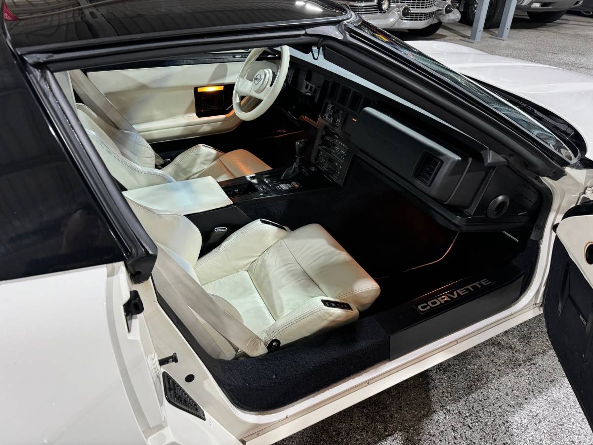 Chevrolet-corvette-1988-white-11