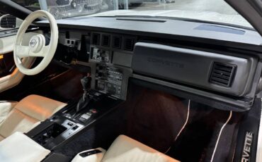 Chevrolet-corvette-1988-white-12
