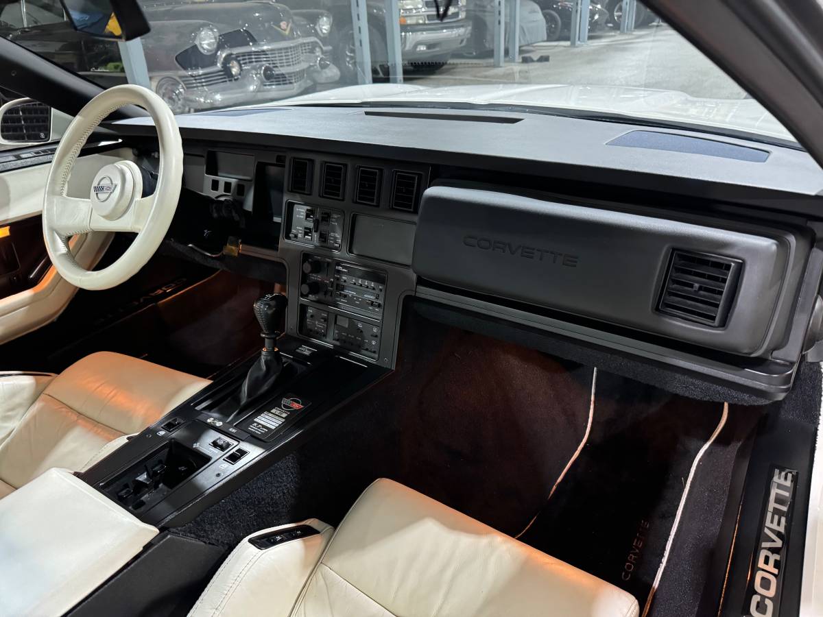 Chevrolet-corvette-1988-white-12