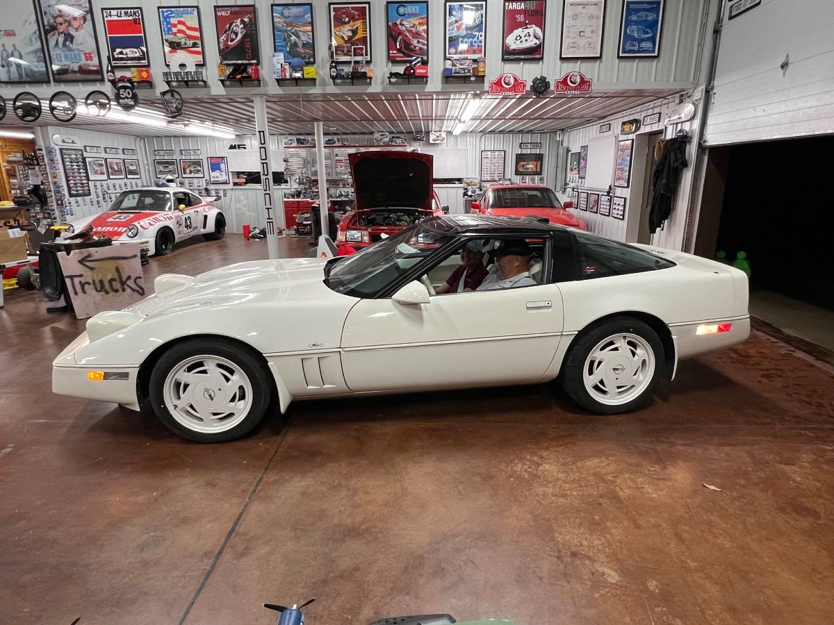Chevrolet-corvette-1988-white-20