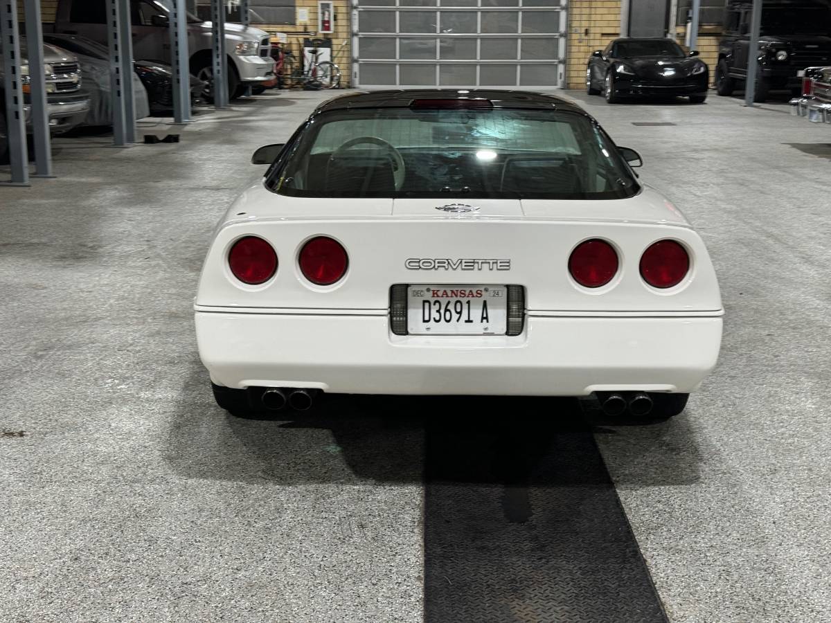 Chevrolet-corvette-1988-white-21