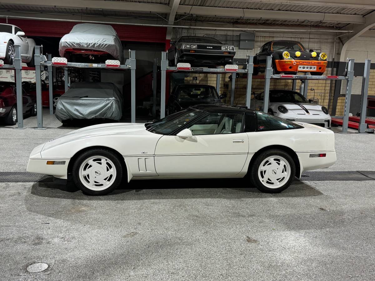 Chevrolet-corvette-1988-white-22