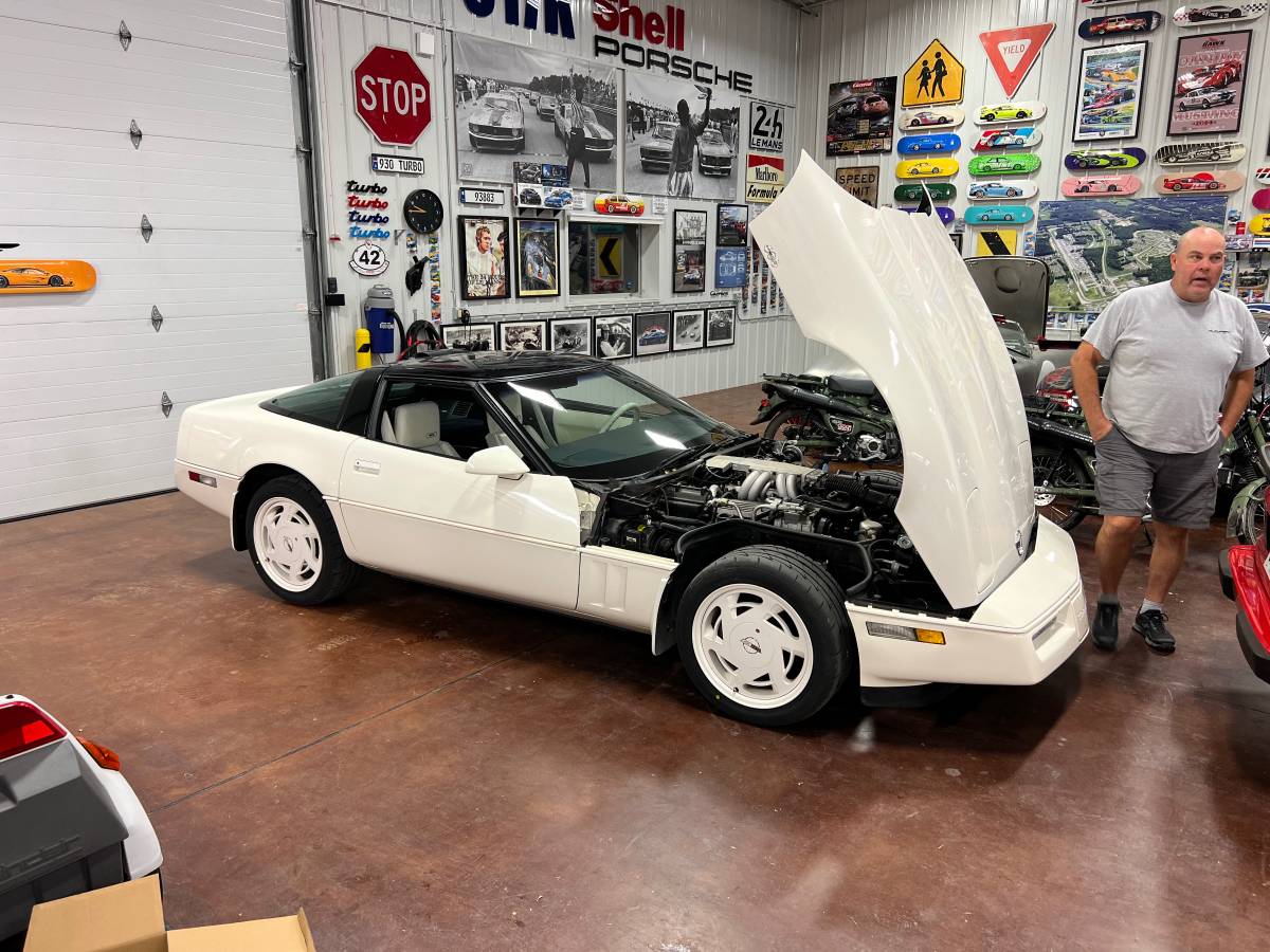 Chevrolet-corvette-1988-white-23