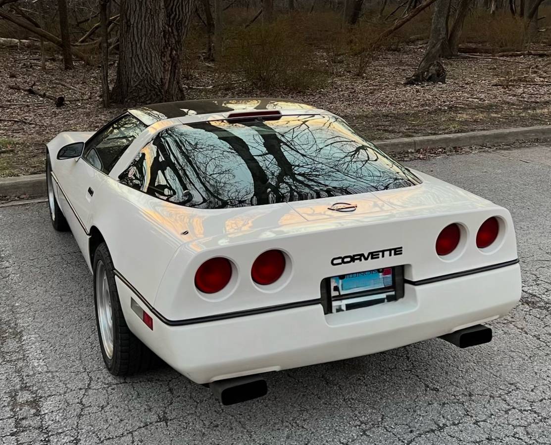 Chevrolet-corvette-1988-white