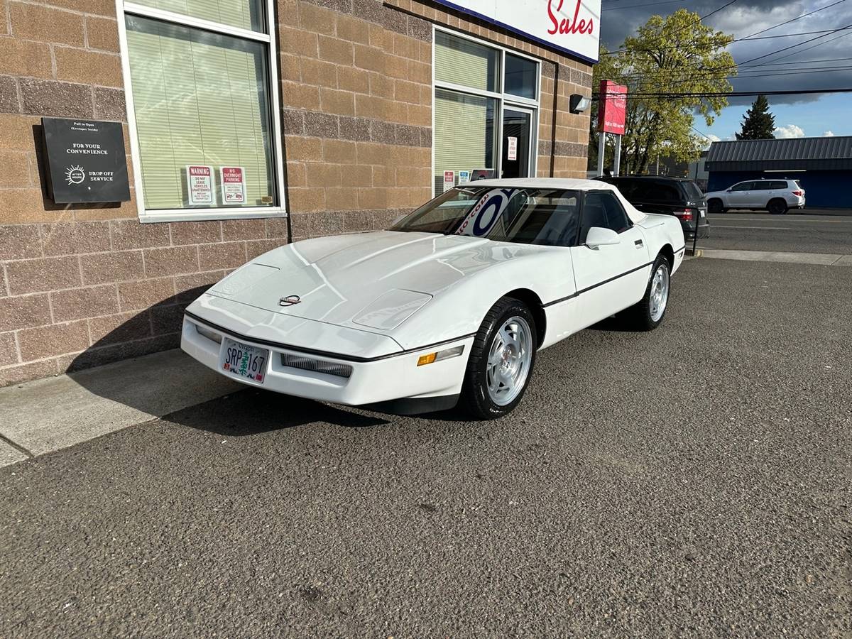 Chevrolet-corvette-1990-white