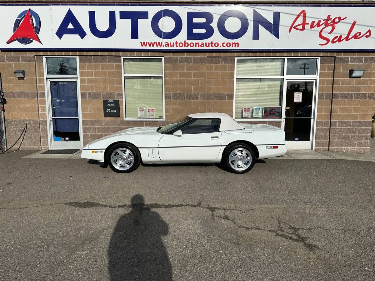 Chevrolet-corvette-1990-white-26