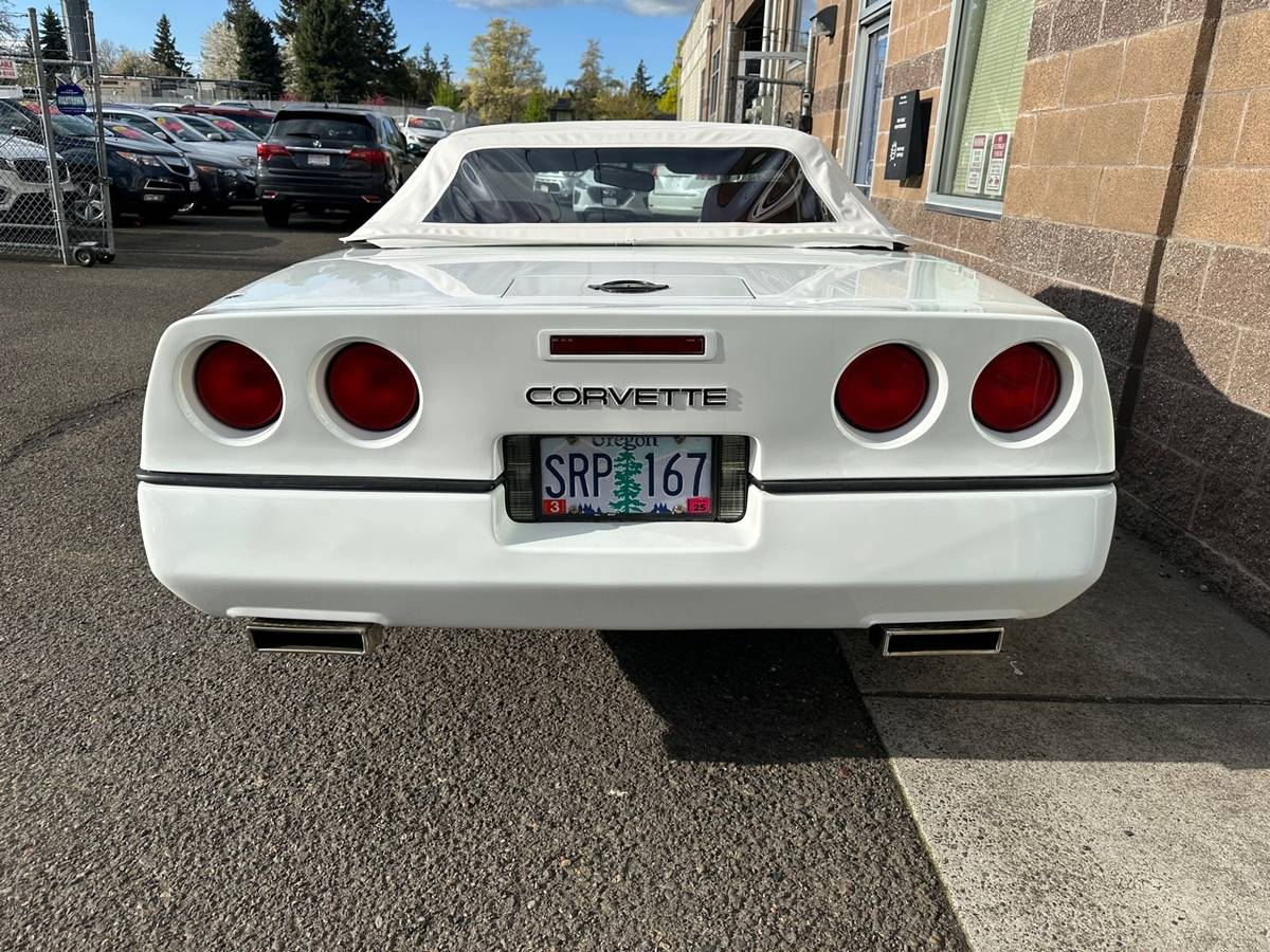 Chevrolet-corvette-1990-white-29