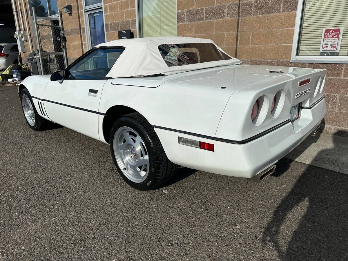 Chevrolet-corvette-1990-white-3