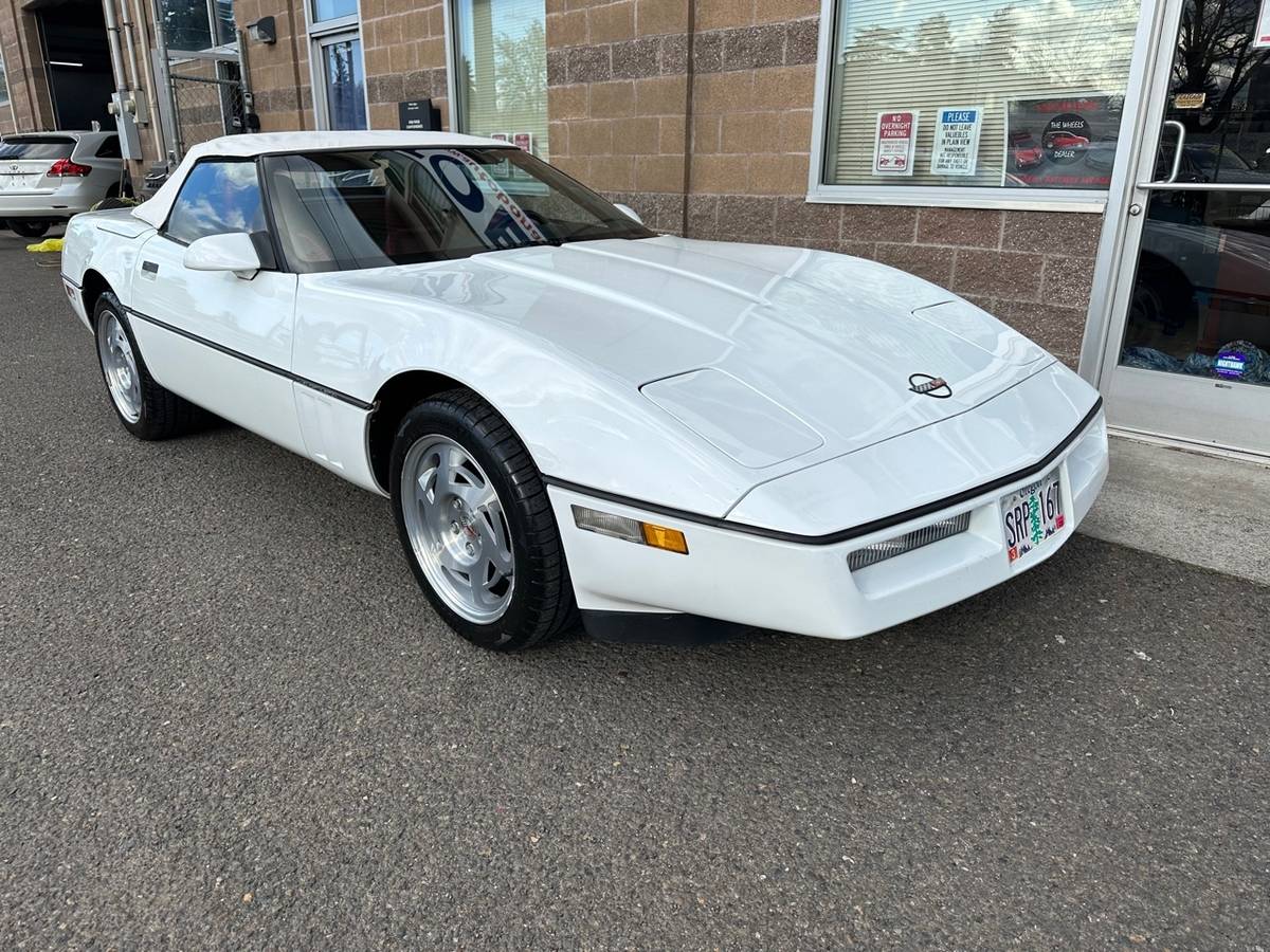 Chevrolet-corvette-1990-white-5