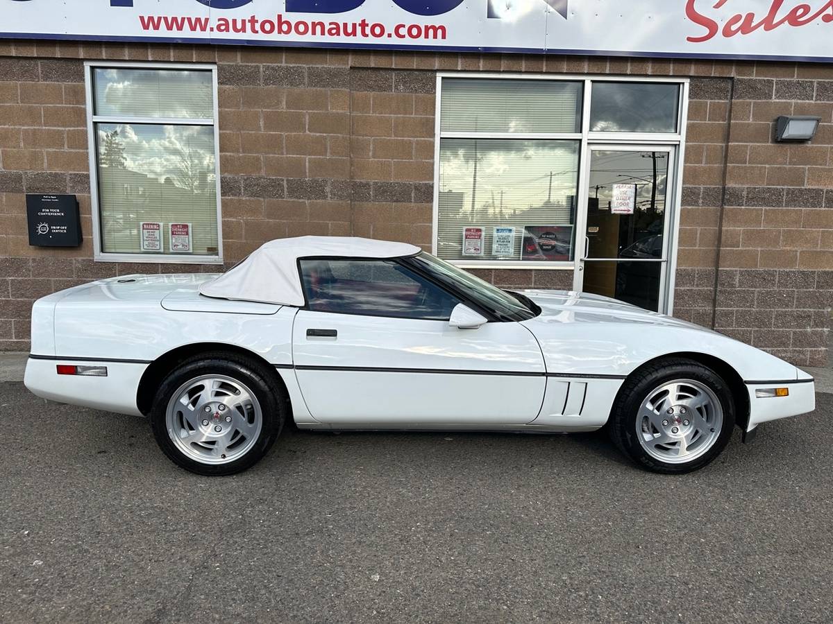 Chevrolet-corvette-1990-white-62