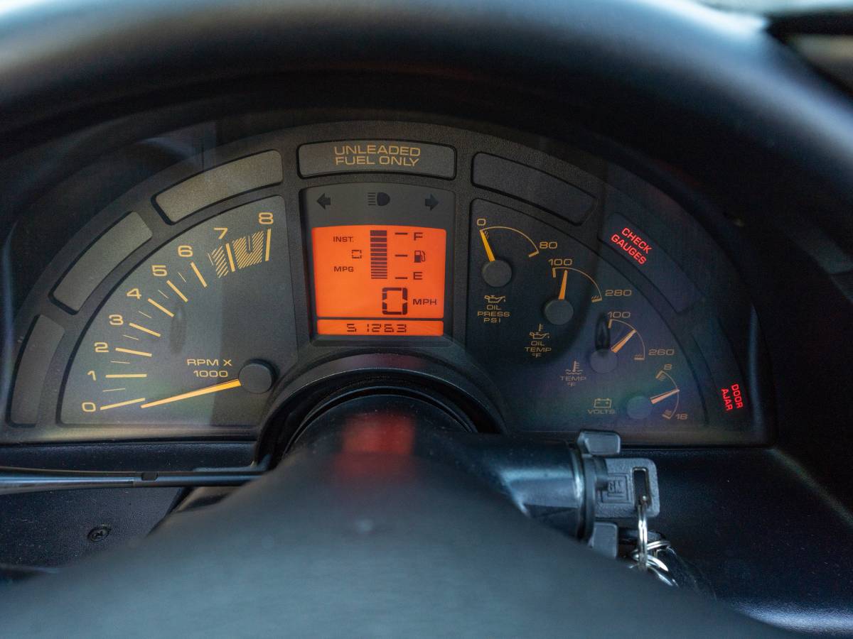 Chevrolet-corvette-1991-yellow-11