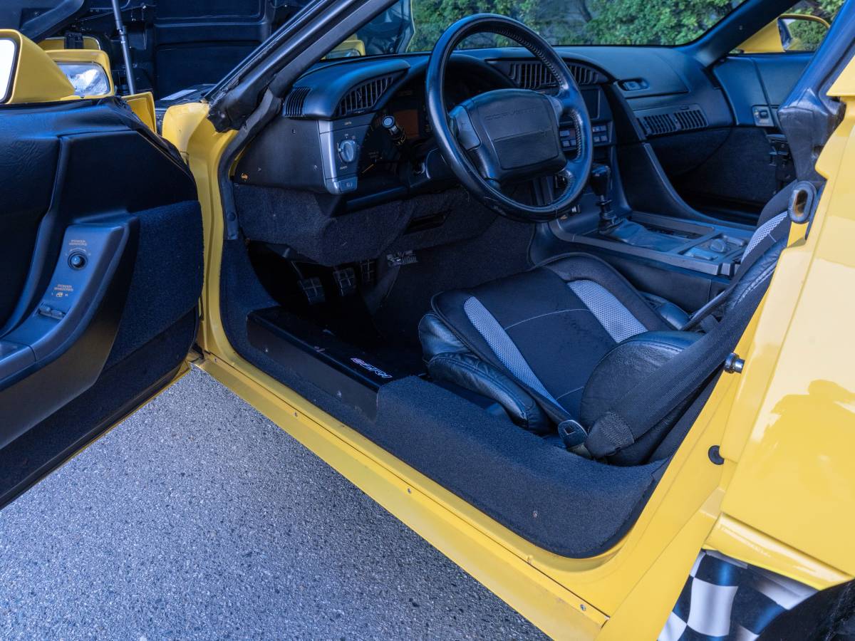 Chevrolet-corvette-1991-yellow-3