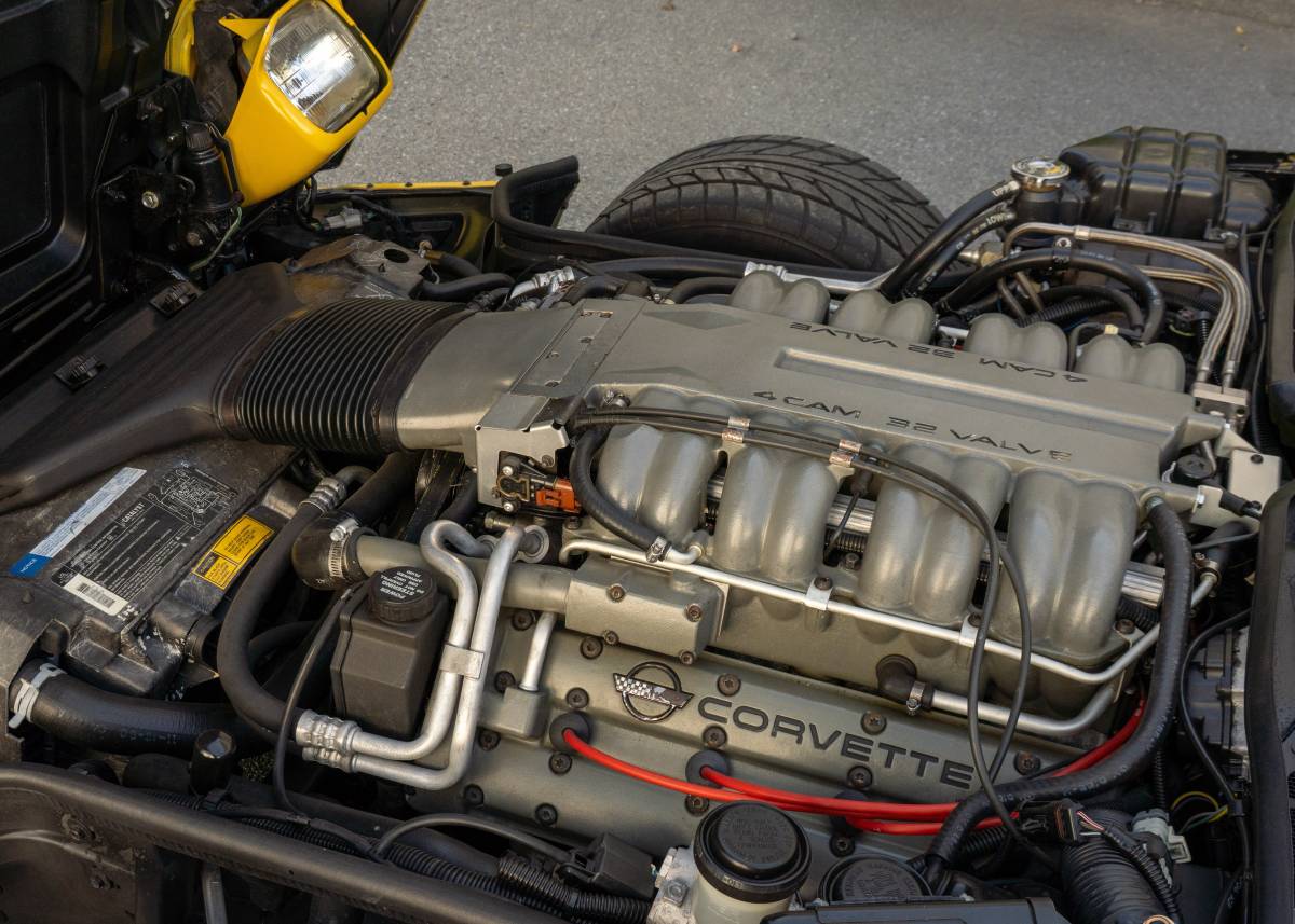 Chevrolet-corvette-1991-yellow-8