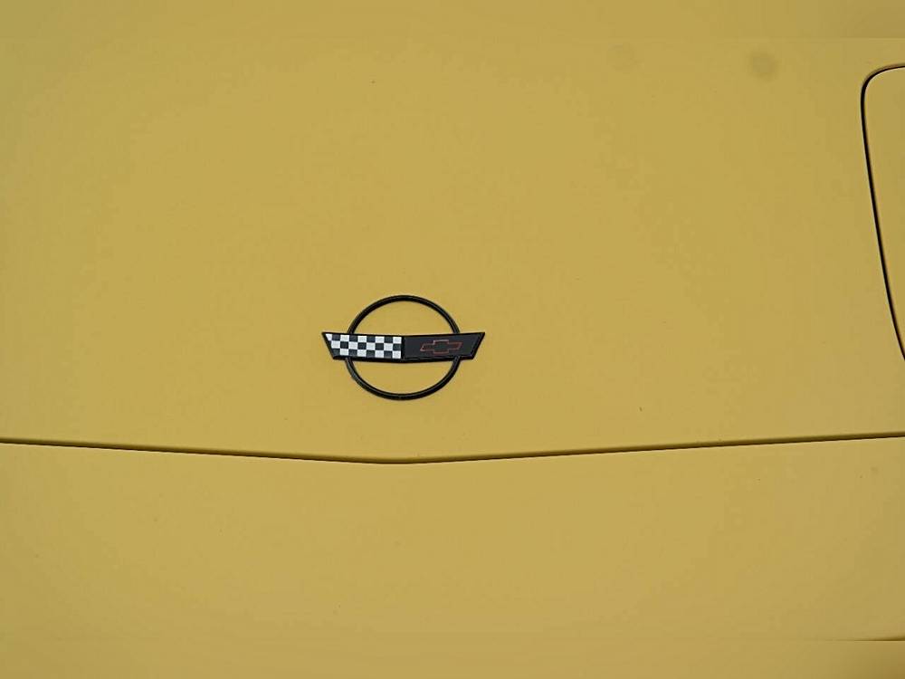 Chevrolet-corvette-1992-yellow-12
