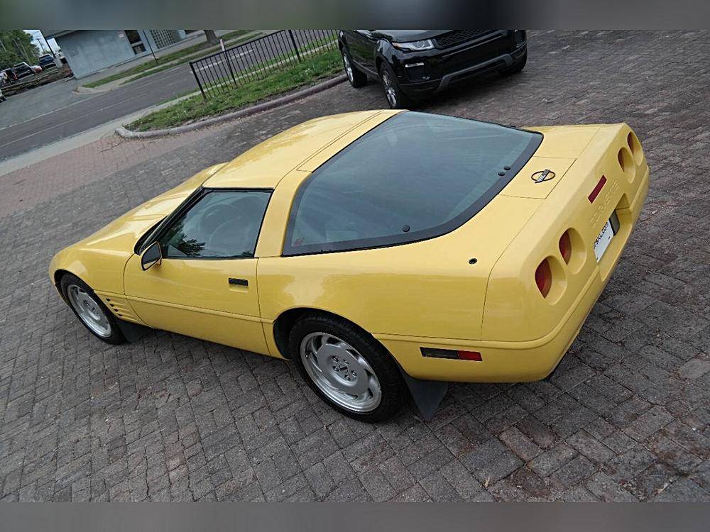 Chevrolet-corvette-1992-yellow-20