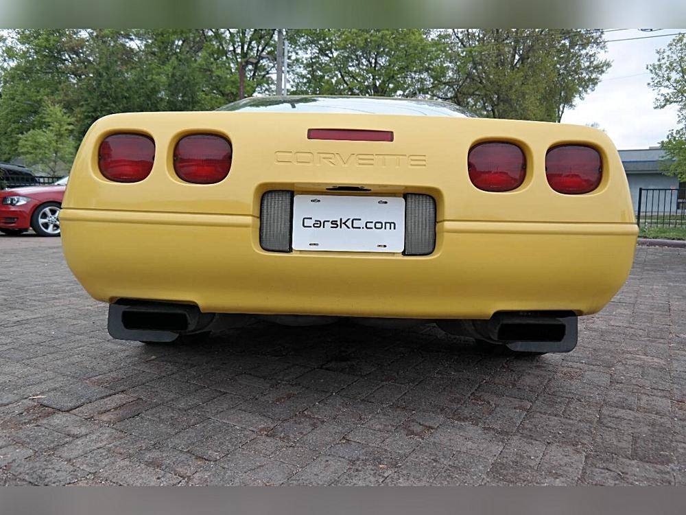 Chevrolet-corvette-1992-yellow-22