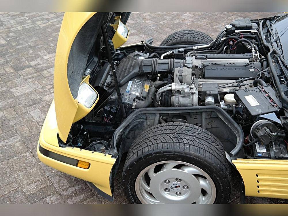 Chevrolet-corvette-1992-yellow-30